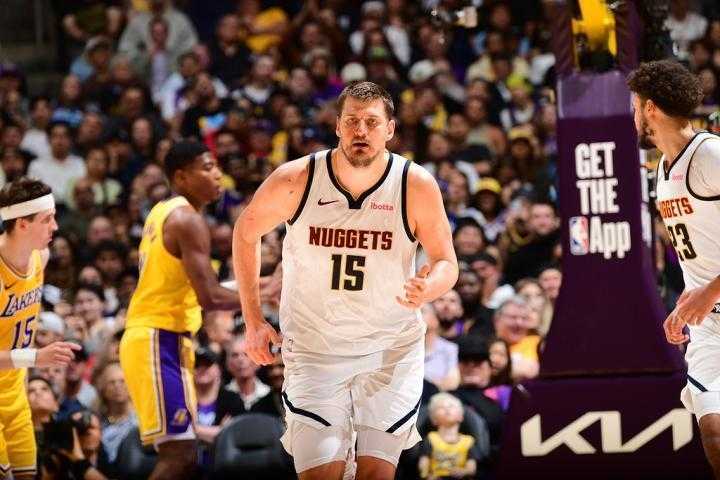  约基奇拼尽全力，连续四场三双依旧难挽败局；湖人加时险胜掘金。 体育新闻 约基奇拼尽全力，连续四场三双依旧难挽败局；湖人加时险胜掘金。 体育新闻 约基奇拼尽全力，连续四场三双依旧难挽败局；湖人加时险胜掘金。 体育新闻