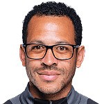  场边那一瞬转身；加纳乔逼抢失位，罗塞尼尔指挥空白引热议。 体育新闻 场边那一瞬转身；加纳乔逼抢失位，罗塞尼尔指挥空白引热议。 体育新闻