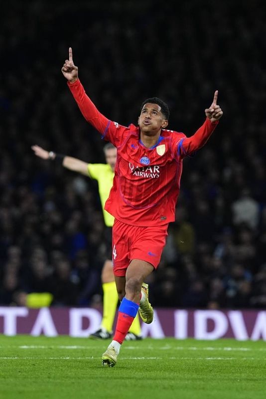  巴黎替补火力惊人，欧冠单赛季创下新高；马尤卢进球助阵，超越凯泽斯劳滕旧纪录。 体育新闻 巴黎替补火力惊人，欧冠单赛季创下新高；马尤卢进球助阵，超越凯泽斯劳滕旧纪录。 体育新闻