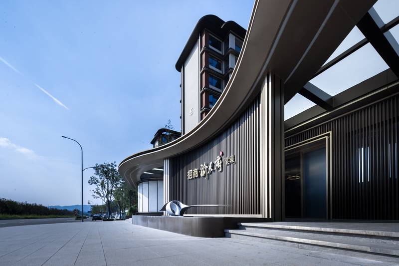  深圳地产巨头主动减负；42亿计提换取长远轻装 房产家居