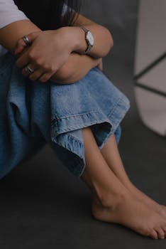 泡椒凤爪曝光后，消费者维权之路漫长而曲折；多渠道并用，方能守护权益。