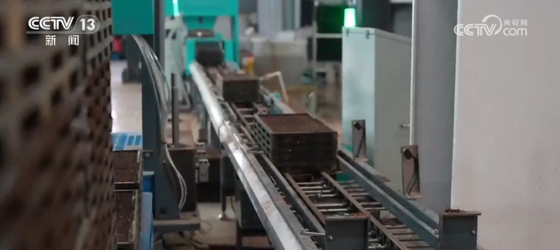  春分时节田野忙碌；科技力量注入春耕；数字化护航粮食丰收。 IT技术 春分时节田野忙碌；科技力量注入春耕；数字化护航粮食丰收。 IT技术 春分时节田野忙碌；科技力量注入春耕；数字化护航粮食丰收。 IT技术