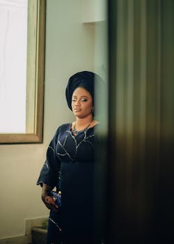 凝望那把土；张呈明散文中的故乡情怀与时代回响。