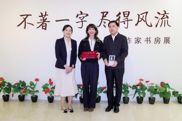 身份迷茫与创作觉醒：从银幕偶像到深度写作者的心理突围