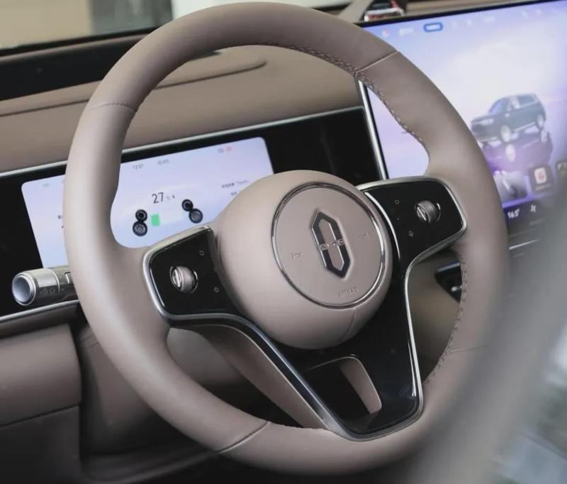  技术迭代与用户信任：问界M7「背刺」事件的技术深层剖析 汽车科技