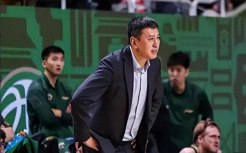 最后25秒的战术迷局：CBA教练临场决策的深层逻辑审视