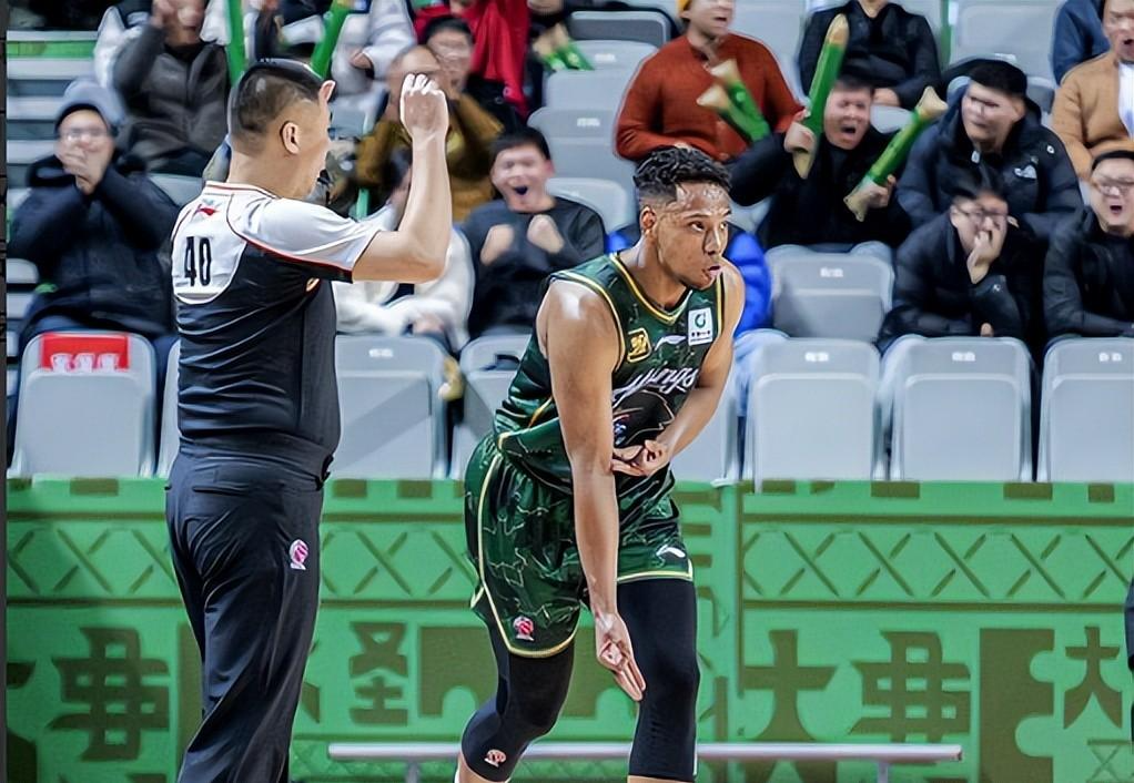  最后25秒的战术迷局：CBA教练临场决策的深层逻辑审视 体育新闻