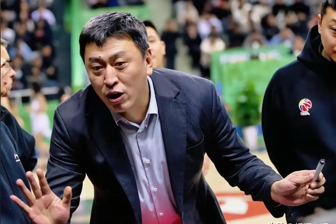  最后25秒的战术迷局：CBA教练临场决策的深层逻辑审视 体育新闻